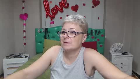 Snapshot of emiliagree chatting on October 19, 11:23 am EmiliaGree online show from October 19, 11:23 am