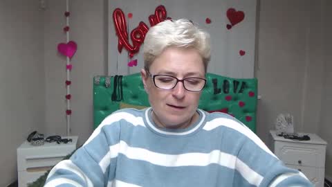 Snapshot of emiliagree chatting on October 1, 6:46 pm EmiliaGree online show from October 1, 6:46 pm