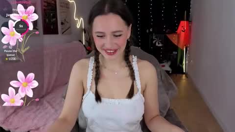 Emillias online show from November 1, 9:57 am