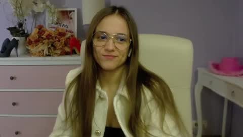 Snapshot of emilly_lust99 chatting on February 14, 7:49 am Emilly online show from February 14, 7:49 am