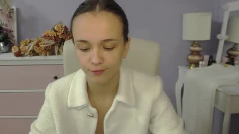 Emilly online show from December 1, 7:34 am