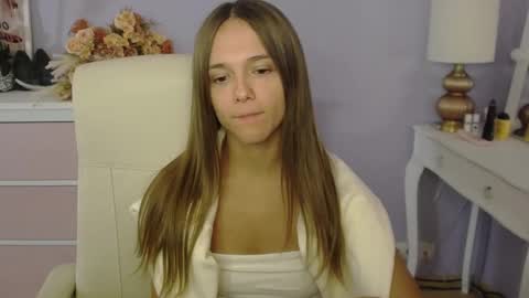 Emilly online show from November 16, 2:39 pm