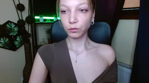 Emilly online show from April 7, 6:04 am