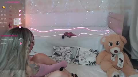 Snapshot of emily962009 chatting on February 28, 8:18 pm EMY online show from February 28, 8:18 pm