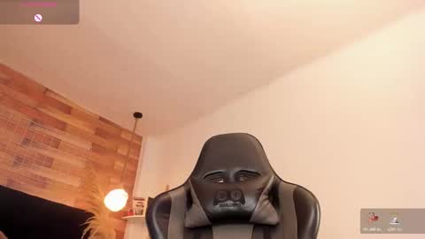 emily_brown04 online show from December 2, 12:29 pm