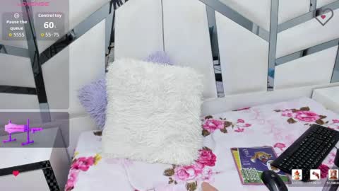 emily_collins1_ online show from April 7, 6:37 am