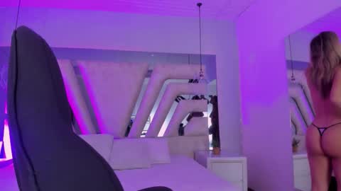 Emily online show from November 5, 11:26 am