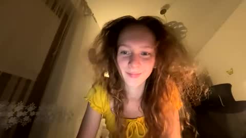 Snapshot of emily_in_parisss chatting on October 17, 8:45 pm Emily  online show from October 17, 8:45 pm