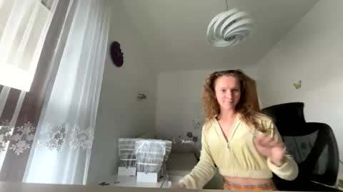 Snapshot of emily_in_parisss chatting on October 14, 10:29 am Emily  online show from October 14, 10:29 am