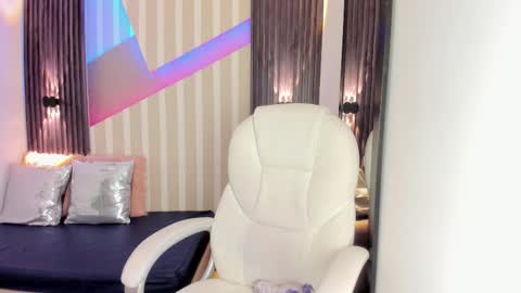 Emily online show from October 24, 1:40 pm