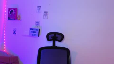 Emily Lindey online show from March 25, 7:22 am