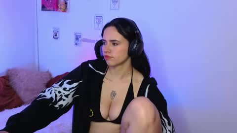 Emily Lindey online show from April 16, 5:19 am