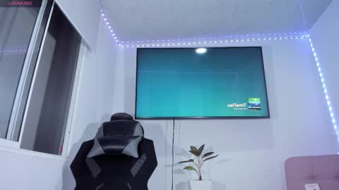 emily_palmeer online show from March 23, 9:26 am