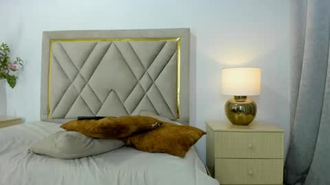 Emily online show from April 16, 9:39 pm