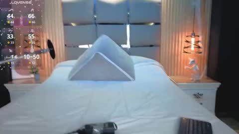 Emily online show from November 19, 11:43 am