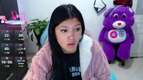       online show from April 17, 11:23 am