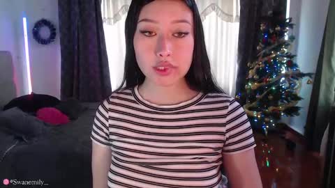 Snapshot of emily_swan_04 chatting on December 6, 4:38 pm Emily  Swan online show from December 6, 4:38 pm