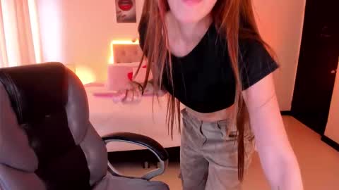 emily_warren__ online show from December 2, 7:05 pm