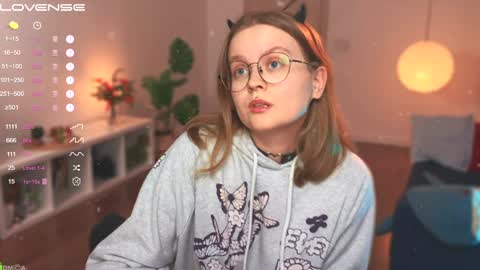 Snapshot of emilyforelsket chatting on December 13, 1:22 pm Emily online show from December 13, 1:22 pm