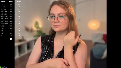 Snapshot of emilyforelsket chatting on October 10, 12:43 pm Emily online show from October 10, 12:43 pm