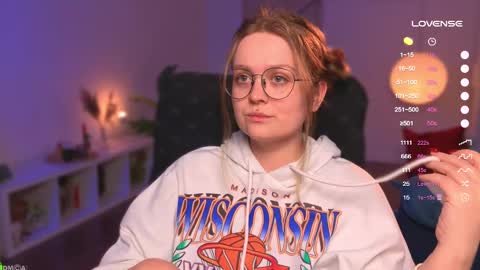 Snapshot of emilyforelsket chatting on March 6, 12:09 pm Emily online show from March 6, 12:09 pm