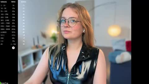 Snapshot of emilyforelsket chatting on October 17, 12:30 pm Emily online show from October 17, 12:30 pm