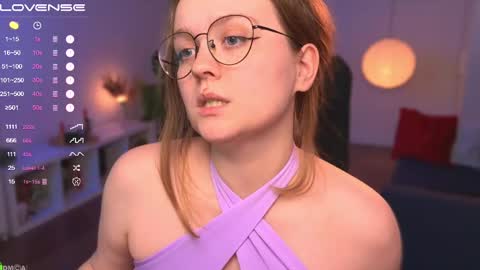 Snapshot of emilyforelsket chatting on February 20, 12:36 pm Emily online show from February 20, 12:36 pm