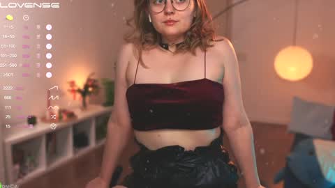 Snapshot of emilyforelsket chatting on December 22, 12:27 pm Emily online show from December 22, 12:27 pm