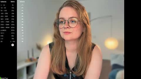 Snapshot of emilyforelsket chatting on October 19, 12:51 pm Emily online show from October 19, 12:51 pm