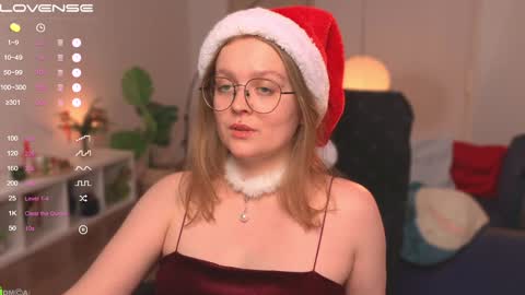 Snapshot of emilyforelsket chatting on December 25, 1:51 pm Emily online show from December 25, 1:51 pm