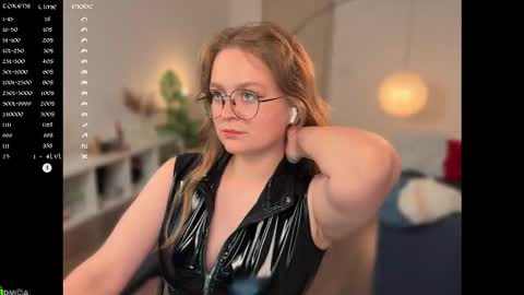 Snapshot of emilyforelsket chatting on October 3, 2:00 pm Emily online show from October 3, 2:00 pm