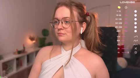 Snapshot of emilyforelsket chatting on March 2, 12:36 pm Emily online show from March 2, 12:36 pm