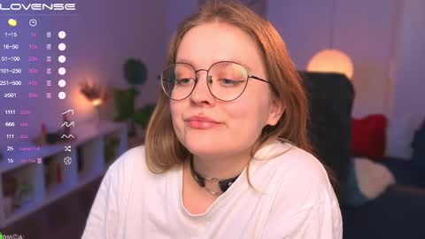 Snapshot of emilyforelsket chatting on February 21, 12:17 pm Emily online show from February 21, 12:17 pm