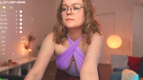 Snapshot of emilyforelsket chatting on December 5, 2:00 pm Emily online show from December 5, 2:00 pm