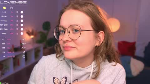 Snapshot of emilyforelsket chatting on February 15, 12:22 pm Emily online show from February 15, 12:22 pm