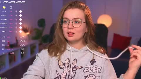 Snapshot of emilyforelsket chatting on February 19, 12:44 pm Emily online show from February 19, 12:44 pm