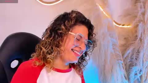 Emilyjonnes  online show from June 14, 4:13 am