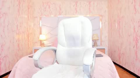 Emily  2200 - 600GMT-5 online show from February 20, 9:04 pm