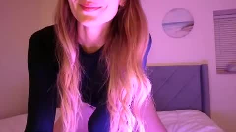 Snapshot of emilyy_miller chatting on September 25, 2:32 am emilly online show from September 25, 2:32 am