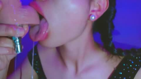 Emma online show from November 5, 1:11 am