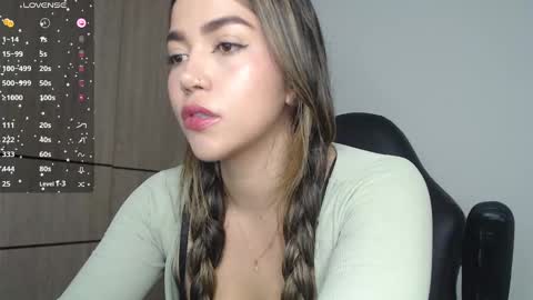 Snapshot of emma_aaa chatting on March 1, 6:13 am Rocio online show from March 1, 6:13 am