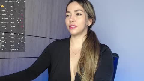 Snapshot of emma_aaa chatting on February 15, 8:22 am Rocio online show from February 15, 8:22 am