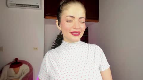 Emma online show from December 17, 8:01 am