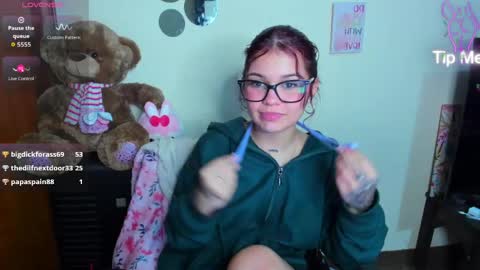 emma_boo_ online show from April 8, 12:13 am