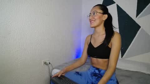 Emma Glow online show from February 19, 4:45 am