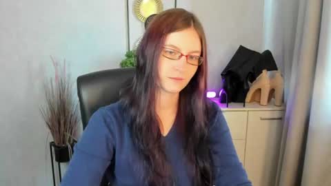 emma online show from July 14, 5:23 am