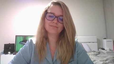 emma_misty_ online show from March 12, 9:28 pm