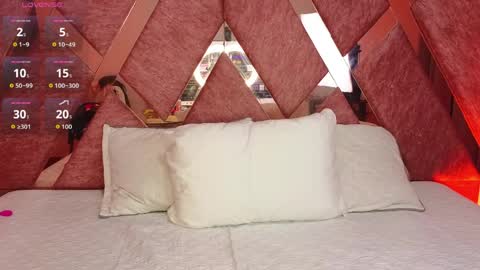 EMMA REVEES  online show from March 26, 6:04 am