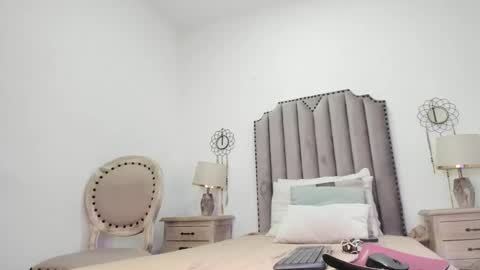 emma scott 7 online show from December 5, 11:33 am