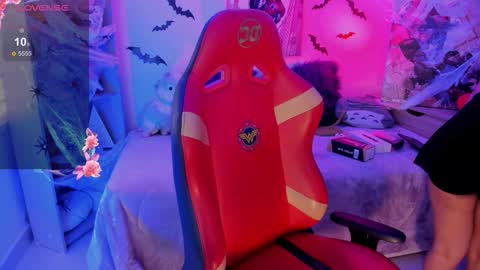 EMMA  online show from November 4, 6:57 pm